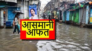 Kolkata में आफत की बारिश! 4 लोगों की मौत, मेट्रो सेवाएं प्रभावित; इंडिगो, स्पाइसजेट ने जारी की एडवाइजरी