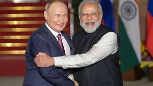 SCO Summit: पीएम मोदी ने पुतिन से पहले हाथ मिलाया; फिर गले लगाया, तस्वीरें शेयर कर लिखा - उनसे मिलकर हमेशा... 