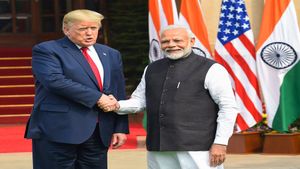 US-India Trade Deal: टैरिफ के साथ ट्रेड डील पर बनेगी बात? भारत आ रहे ट्रम्प के खास अधिकारी