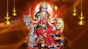 Navratri 2025: नवरात्रि की शुरुआत! जानें 9 दिनों में देवी दुर्गा के 9 स्वरुपों का जीवन में क्या है महत्व
