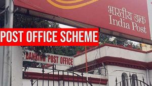 रिटर्न ऐसा कि बैंक FD भी जाएंगे भूल! Post Office की ये खास स्कीम 10 साल में बना देगी Rs 42 लाख का फंड