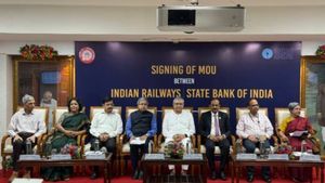 रेलवे कर्मचारियों के लिए खुशखबरी! इस बैंक के खाताधारक स्टाफ को मिलेगा 1 करोड़ रुपए तक का दुर्घटना बीमा 