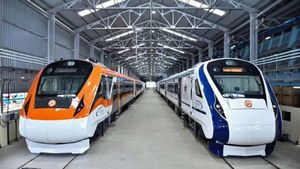 चुनाव से पहले बिहार को 4 नई ट्रेनों की सौगात, वंदे भारत से अमृत भारत तक - देखें रूट, टाइमिंग समेत सभी डिटेल