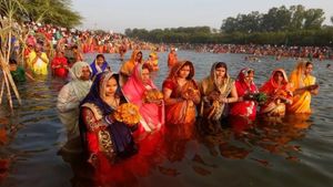 Chhath Puja 2025: चार दिनों के इस महापर्व के दौरान क्या खाएं, क्या नहीं? जानें किन बातों का रखें ध्यान