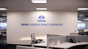 देश की सबसे बड़ी IT कंपनी TCS में बड़ी छंटनी! 2 साल तक का वेतन देकर निकाले जाएंगे कर्मचारी?
