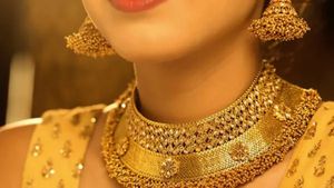 Delhi Gold Rate Today: आज एक बार फिर सोना हुआ महंगा, दिल्ली में 22 और 24 कैरेट गोल्ड का नया रेट