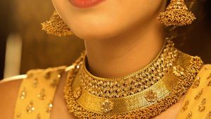 Delhi Gold Rate Today: दिवाली से पहले देश की राजधानी में सोने का पारा चढ़ा, जानें दिल्ली में आज क्या है गोल्ड 