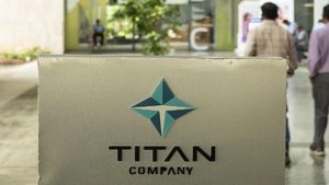 Titan Share Price: टाइटन के शेयर में जोरदार तेजी, निवेशकों का स्टॉक स्पेसिफिक रवैया शेयर बाजार में लाया रौनक