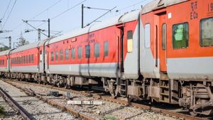छठ के बाद घर लौटने वाले यात्रियों के लिए खुशखबरी! रेलवे ने 6,181 स्पेशल ट्रेनों का ऐलान किया, नोट करें तारीख 