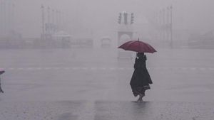 Aaj ka Mausam: अगले 3 दिन इन राज्यों में भारी बारिश का अलर्ट, बढ़ेगा शीतलहर और प्रचंड ठंड का सितम