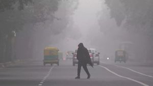 Aaj Ka Mausam: कहीं भारी बारिश तो कहीं घने कोहरे का अलर्ट, देशभर में ठंड का सितम जारी, जानें दिल्ली का हाल