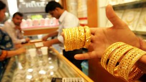 Gold Rate Today: सोने का भाव फिर बढ़ा, 24K, 22K और 18K 10 ग्राम गोल्ड रेट इतना हुआ महंगा - जानें नई कीमत