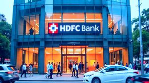 HDFC Bank MCLR: देश के सबसे बड़े प्राइवेट बैंक ने घटाई ब्याज दरें, अब होम लोन की EMI भी घटेगी, जानें नए रेट
