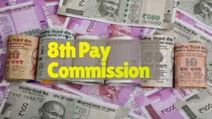 'रिटायर्ड कर्मियों को नहीं मिलेगा DA और 8वां वेतन आयोग में बदलाव का फायदा' दावे पर खुलासा, PIB ने बताया सच