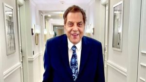 Dharmendra Death: बॉलीवुड के ही-मैन धर्मेंद्र का 89 साल की उम्र में निधन, फिल्म जगत में शोक की लहर