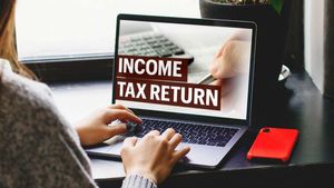 Income Tax Return Filling: टैक्स भरना हुआ और आसान! अब UPI से फटाफट करें पेमेंट - जानें फुल प्रोसेस 