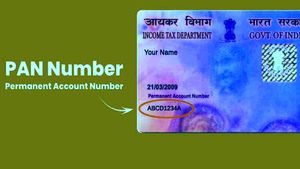 PAN Card में छपे 10 यूनिक नंबर्स का मतलब पता है? हर डिजिट में छिपा है गहरा राज - जानिए हर अक्षर के मायने