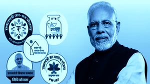 Govt Scheme: देश के विकास में बड़ी भूमिका निभा रहीं ये खास योजनाएं! जानें मोदी सरकार की 50 स्कीम्स के बारे में