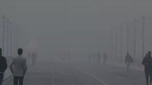 Aaj ka Mausam: दिल्ली में कड़ाके की ठंड, यूपी-बिहार में घने कोहरे की चेतावनी, जानें बाकी राज्यों का हाल