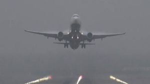 Flights Update: घने कोहरे से थमी रफ्तार! द‍िल्‍ली एयरपोर्ट से उड़ानों में देरी, यात्रियों के लिए एडवाइजरी जारी