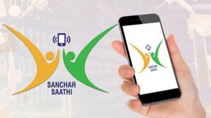 Sanchar Saathi App: सरकार ने बदला फैसला, संचार साथी ऐप का अब फोन में प्री-इंस्टॉलेशन जरूरी नहीं