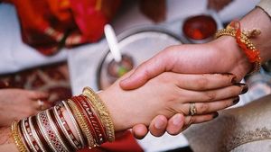 Intercaste Marriage Scheme: इंटरकास्ट शादी हुई है? ये राज्य सरकार दे रही Rs 2.5 लाख, जानें कैसे उठाएं फायदा