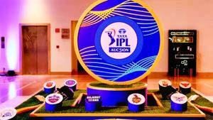 IPL Auction 2026: इन 5 खिलाड़ियों पर जमकर बरसा पैसा, इनको नहीं मिला कोई खरीदार - जानें कौन बिका पहली बार
