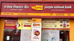 PNB Interest Rate: पंजाब नैशनल बैंक ने RLLR घटाया, जानें आपके Home Loan की EMI कम होगी या नहीं