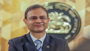 RBI MPC Outcome: रेपो रेट में 25 पॉइंट की कटौती, गवर्नर संजय मल्होत्रा ने किया ऐलान; Home लोन होंगे सस्ते