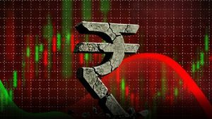 Rupees: गिरता रुपया बना चिंता की वजह! 7 महीनों में ₹6 से अधिक लुढ़का, पेट्रोल-डीजल और गोल्ड रेट में आएगी तेजी?