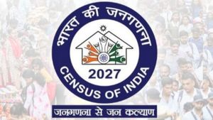 Census 2027: टीवी; मोबाइल से कार तक...जनगणना के पहले चरण में पूछे जाएंगे ये 33 सवाल, सरकार ने जारी की सूची