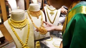 Gold Rate Today: सराफा बाजार में सोने ने पकड़ी रफ्तार, आज इतने रुपए का आया उछाल, देखें नए रेट 