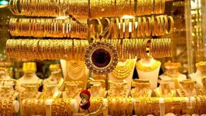 Bangalore Gold Rate: बेंगलुरू में आसमान पर पहुंची गोल्ड की कीमत, जानिए आज 10 ग्राम सोने का नया रेट 
