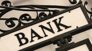 Bank Complaint Process: गलत बैंक चार्ज से लेकर लेट ट्रांजैक्शन तक, अगर बैंक से है परेशान? ऐसे करें शिकायत