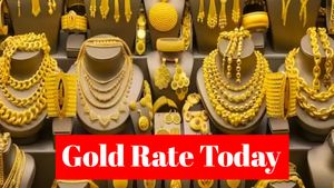 Gold Rate Today: सोने ने तोड़े सारे रिकॉर्ड, दिल्ली-मुंबई-हैदराबाद में आज किस भाव पर मिल रहा है गोल्ड? 
