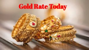 Gold Rate Today: ग्लोबल तनाव से लगातार महंगा हो रहा सोना, दिल्ली-मुंबई में आज किस भाव पर मिल रहा है गोल्ड