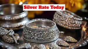 Silver Rate Today: रिकॉर्ड रैली के बाद चांदी फिसली, कीमतों में गिरावट, जानें क्या है आज 1 किलो चांदी का भाव