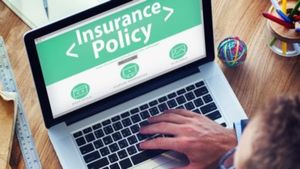 Surrender vs Paid-Up Policy: प्रीमियम नहीं भरने पर क्या पॉलिसी बंद हो जाएगी? जानें कैसे मिलेगा पूरा फायदा