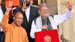 UP Budget 2026: बजट में Yogi सरकार का बड़ा ऐलान, 10 लाख युवाओं को नौकरी, लड़कियों की शादी में एक लाख की मदद