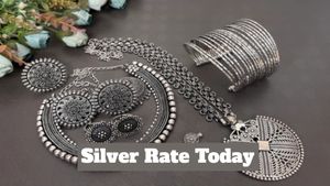 Silver Price Today: लगातार दूसरे दिन टूटी चांदी, एक दिन में 25,000 रुपये सस्ती, जानें आपके शहर का सिल्वर रेट