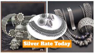 Silver Rate Today: दो दिनों की तेजी के बाद फिसल गया चांदी, चेक करें आज कितनी कम हुई प्रति किलो चांदी की कीमत 