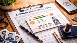 Aadhaar Card: पहली बार आधार कार्ड के लिए अप्लाई कर रहे हैं? जानिए स्टेप-बाय-स्टेप पूरा प्रोसेस 
