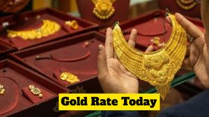 Gold Rate Today: शिवरात्रि पर रविवार को सोना खरीदने का प्लान है? जानें आज 15 फरवरी को गोल्ड सस्ता हुआ या महंगा