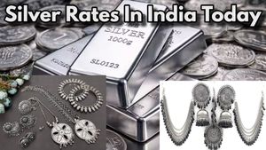 Silver Rate Today: 26 फरवरी को चांदी सस्ता हुआ या महंगा? खरीदने से पहले जानें प्रति किलो चांदी का भाव 