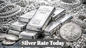 Silver Price Today: 14 मार्च को चांदी फिर टूटा, ₹15,000 की गिरावट, जानिए प्रति किलो चांदी कितना सस्ता हुआ?