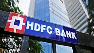 HDFC Bank share: एचडीएफसी बैंक शेयरों में दबाव जारी! क्या अब निवेश का सही मौका है? जानें एक्सपर्ट्स की राय 