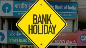 Bank Holiday Today: आज शनिवार को बैंक खुले हैं या बंद? जाने से पहले चेक करें जाना सही रहेगा या टाइम वेस्ट