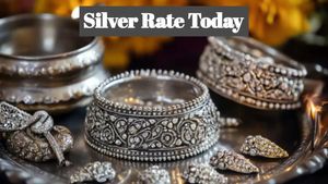 Silver Price Today: 13 अप्रैल को चांदी में फिर आई गिरावट, 5000 रुपये टूटा भाव, जानिए प्रति किलो चांदी का रेट