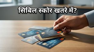 ज्यादा क्रेडिट कार्ड रखने की गलती कहीं आपका सिबिल स्कोर न बिगाड़ दे! जानिए सही संख्या