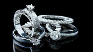 Silver Rate Today: 15 मई को चांदी की कीमतों में बड़ी गिरावट, ₹20,000 टूटा भाव, जानिए प्रति किलो चांदी का रेट